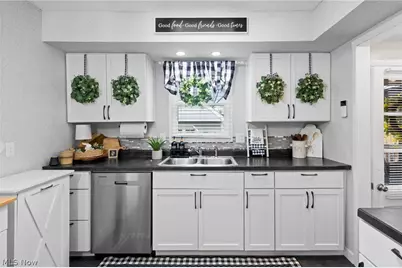 23947 Lebern Drive, North Olmsted, OH 44070 - Photo 12