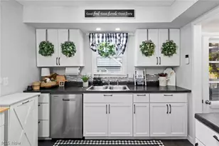 23947 Lebern Dr, North Olmsted, OH 44070 - Photo 12