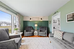 23947 Lebern Dr, North Olmsted, OH 44070 - Photo 4