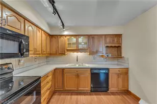 811 Tarry Ln, Amherst, OH 44001 - Photo 12