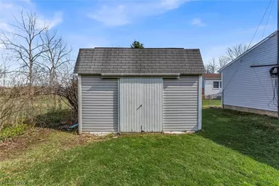 811 Tarry Lane, Amherst, OH 44001 - Photo 34