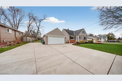 6716 Charles Road, North Olmsted, OH 44070 - Photo 2