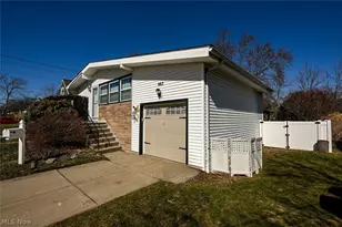 963 Winston St, Akron, OH 44314 - Photo 2