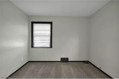 15705 Maplewood Avenue, Maple Heights, OH 44137 - Photo 14