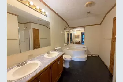 527 W 3rd Street, Uhrichsville, OH 44683 - Photo 12