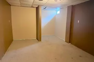 527 W 3rd St, Uhrichsville, OH 44683 - Photo 18