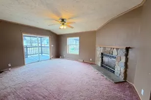 527 W 3rd St, Uhrichsville, OH 44683 - Photo 10