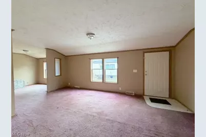 527 W 3rd Street, Uhrichsville, OH 44683 - Photo 4