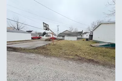 527 W 3rd Street, Uhrichsville, OH 44683 - Photo 26