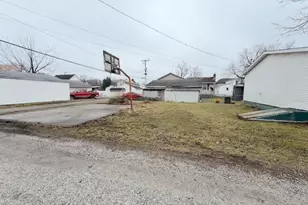 527 W 3rd St, Uhrichsville, OH 44683 - Photo 26