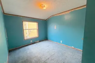 527 W 3rd St, Uhrichsville, OH 44683 - Photo 16