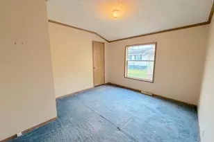 527 W 3rd St, Uhrichsville, OH 44683 - Photo 14