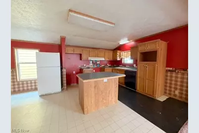 527 W 3rd Street, Uhrichsville, OH 44683 - Photo 6