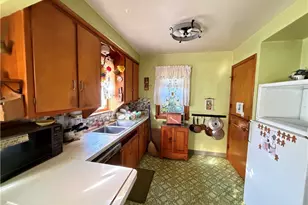 6526 Westminster Dr, Parma, OH 44129 - Photo 4