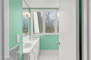 29475 S Woodland Rd, Pepper Pike, OH 44124 - Photo 32