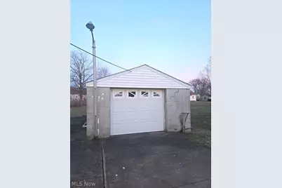 159 Piccadilly Street, Campbell, OH 44405 - Photo 14