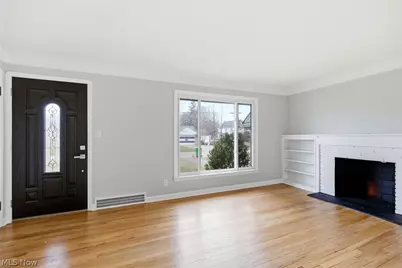 295 E 276th Street, Euclid, OH 44132 - Photo 2