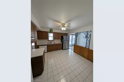 35477 Hobbie Drive, Eastlake, OH 44095 - Photo 6