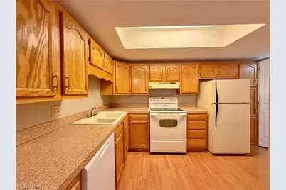 330 Deepwood Drive, Wadsworth, OH 44281 - Photo 4