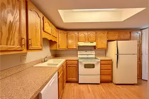 330 Deepwood Dr, Wadsworth, OH 44281 - Photo 4