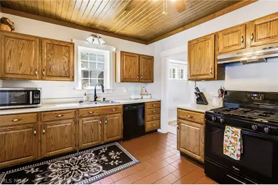 203 Hager Street, Hubbard, OH 44425 - Photo 8