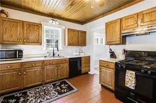 203 Hager St, Hubbard, OH 44425 - Photo 8