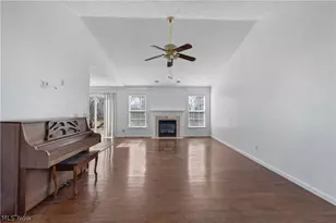 1138 Ledgestone Dr, Wadsworth, OH 44281 - Photo 4