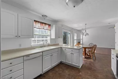 1138 Ledgestone Drive, Wadsworth, OH 44281 - Photo 8