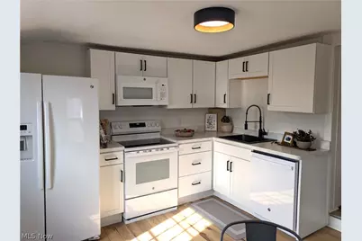 223 E Larwill Street, Wooster, OH 44691 - Photo 2