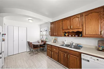 280 E 328th Street, Willowick, OH 44095 - Photo 8