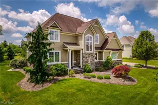 435 Dunwoody Dr, Aurora, OH 44202 - Photo 2
