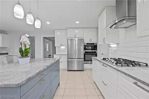 25471 Hilltop Dr, Beachwood, OH 44122 - Photo 4