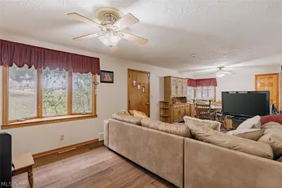 17446 Snyder Road, Chagrin Falls, OH 44023 - Photo 6