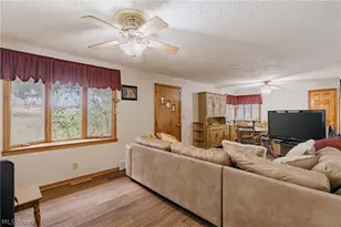 17446 Snyder Rd, Chagrin Falls, OH 44023 - Photo 6