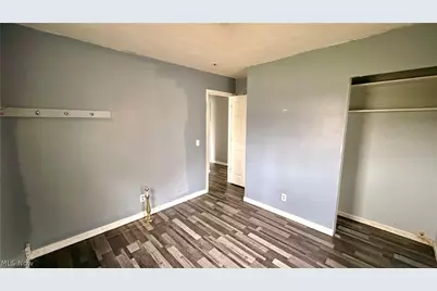 2215 Willowrow Avenue NE, Canton, OH 44705 - Photo 8