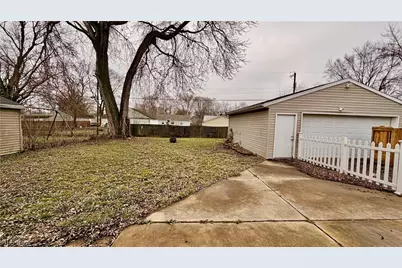 2215 Willowrow Avenue NE, Canton, OH 44705 - Photo 22