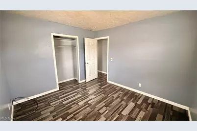 2215 Willowrow Avenue NE, Canton, OH 44705 - Photo 6