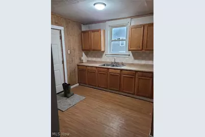 917 Camden Avenue SW, Canton, OH 44706 - Photo 2