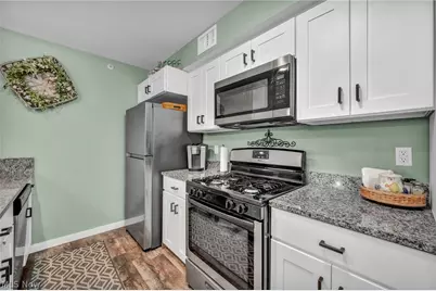 23002 Chandlers Lane, Olmsted Falls, OH 44138 - Photo 8