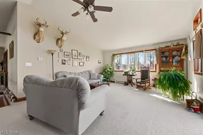 6122 Frederick Avenue NE, Alliance, OH 44601 - Photo 8