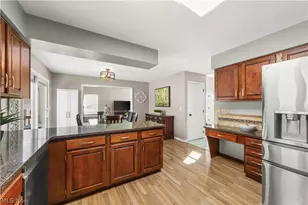 36505 Carriage Ln, Willoughby, OH 44094 - Photo 6