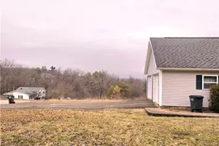 141 Meadowpark Dr, Cambridge, OH 43725 - Photo 4