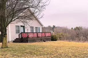 141 Meadowpark Dr, Cambridge, OH 43725 - Photo 2