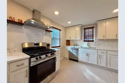 2348 Edgerton Road, University Heights, OH 44118 - Photo 4