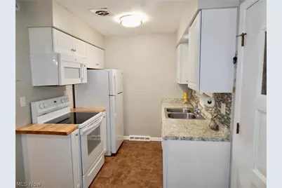 25320 Country Club Boulevard #17, North Olmsted, OH 44070 - Photo 12