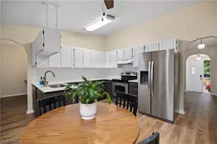 621 Van Oaks Dr, Amherst, OH 44001 - Photo 4