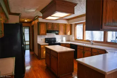 235 Bridgewater Circle, Hudson, OH 44236 - Photo 4