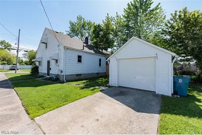 125 E 30th Street, Lorain, OH 44055 - Photo 4
