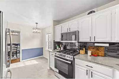 17912 Lomond Boulevard, Huber Heights, OH 44122 - Photo 14