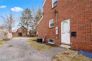 18303 Canterbury Rd, Loveland, OH 44119 - Photo 2